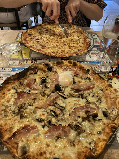Au Feu de Bois, Pizzas et plats à emporter, take away only.