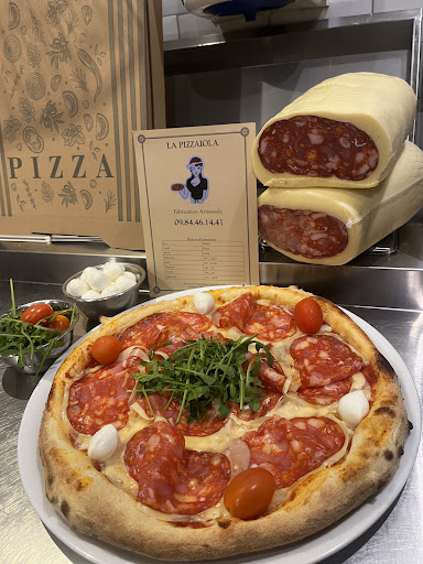 LA PIZZAIOLA