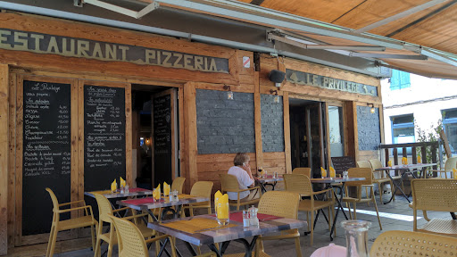 Restaurant pizza