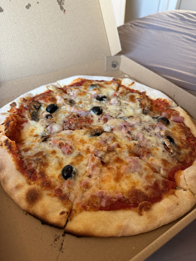 Rey’s pizza