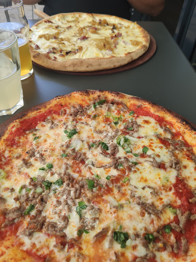Pizzeria